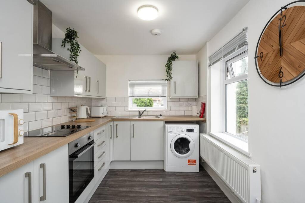 Harvest House - Tv In Every Bedroom! * Swansea