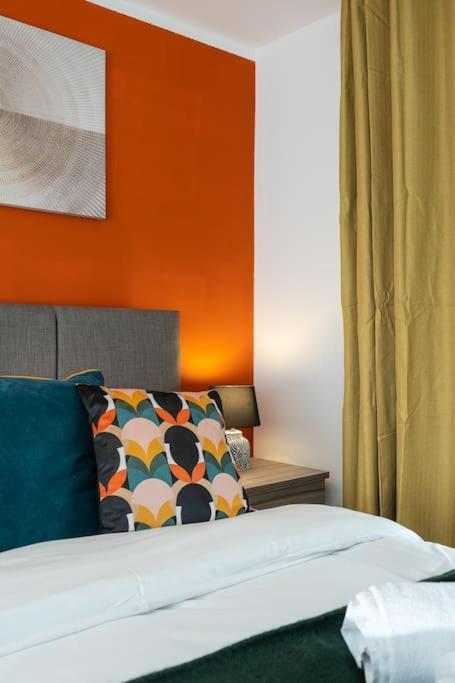 Harvest House - Tv In Every Bedroom! Swansea